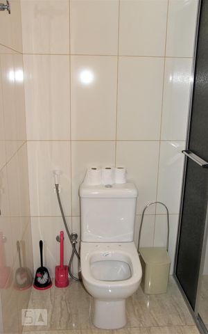 Casa à venda com 304m², 5 quartos e 4 vagasBanheiro 1
