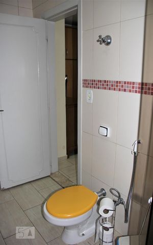 Casa à venda com 304m², 5 quartos e 4 vagasBanheiro 2