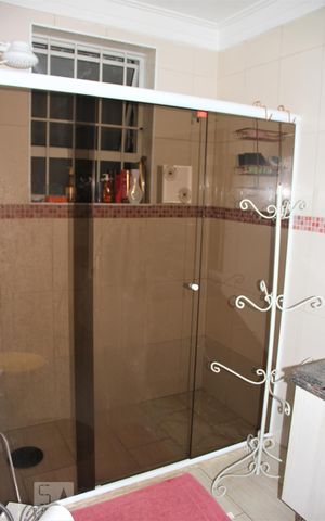 Casa à venda com 304m², 5 quartos e 4 vagasBanheiro 2