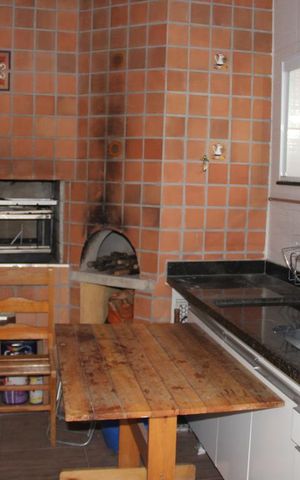 Casa à venda com 304m², 5 quartos e 4 vagasChurrasqueira