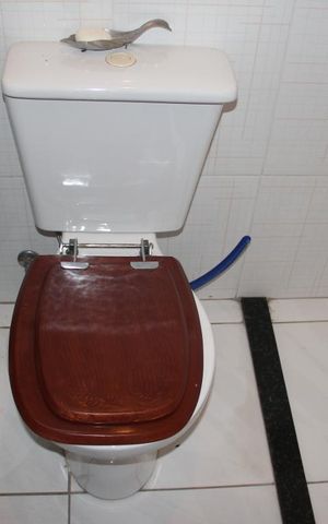 Casa à venda com 304m², 5 quartos e 4 vagasBanheiro 2