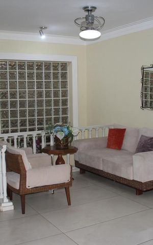 Casa à venda com 304m², 5 quartos e 4 vagasSala 1