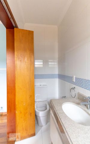 Casa à venda com 350m², 4 quartos e 4 vagasBanheiro da Suíte 1