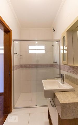 Casa à venda com 350m², 4 quartos e 4 vagasBanheiro da Suíte 2