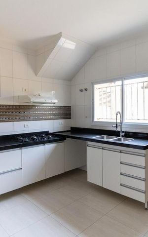 Casa à venda com 350m², 4 quartos e 4 vagasCozinha