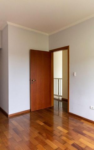 Casa à venda com 350m², 4 quartos e 4 vagasSuíte 2