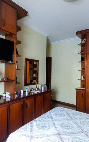Casa à venda com 716m², 8 quartos e 6 vagas Casa à venda com 716m², 8 quartos e 6 vagasSuíte 1
