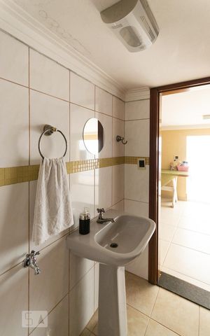 Casa à venda com 716m², 8 quartos e 6 vagas Casa à venda com 716m², 8 quartos e 6 vagasLavabo 3