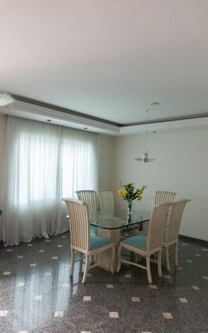 Casa à venda com 716m², 8 quartos e 6 vagas Casa à venda com 716m², 8 quartos e 6 vagasSala de Jantar 2