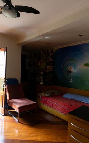 Casa à venda com 716m², 8 quartos e 6 vagas Casa à venda com 716m², 8 quartos e 6 vagasQuarto 4