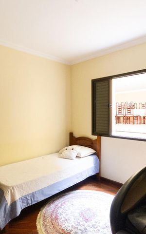 Casa à venda com 716m², 8 quartos e 6 vagas Casa à venda com 716m², 8 quartos e 6 vagasQuarto 7