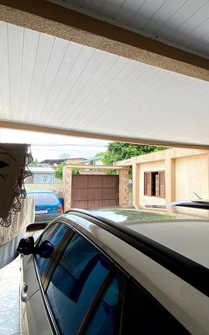 Casa à venda com 450m², 5 quartos e 4 vagas Casa à venda com 450m², 5 quartos e 4 vagasGaragem