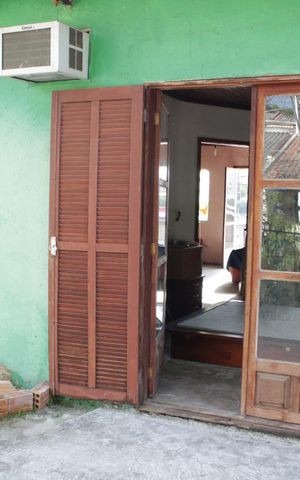 Casa à venda com 498m², 3 quartos e 2 vagas Casa à venda com 498m², 3 quartos e 2 vagasDetalhes Sacada Frente