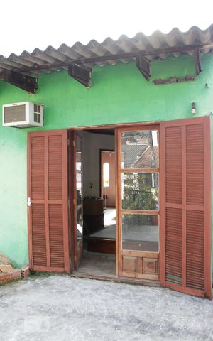 Casa à venda com 498m², 3 quartos e 2 vagas Casa à venda com 498m², 3 quartos e 2 vagasSacada Frente