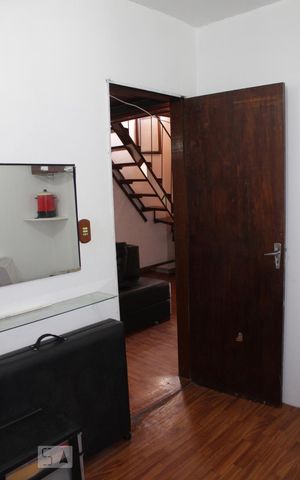 Casa à venda com 498m², 3 quartos e 2 vagas Casa à venda com 498m², 3 quartos e 2 vagasDetalhe quarto 2