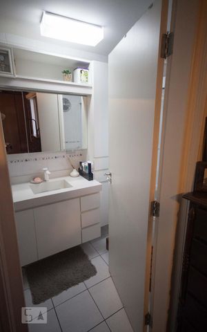Apartamento à venda com 80m², 2 quartos e 1 vagaBanheiro Suite