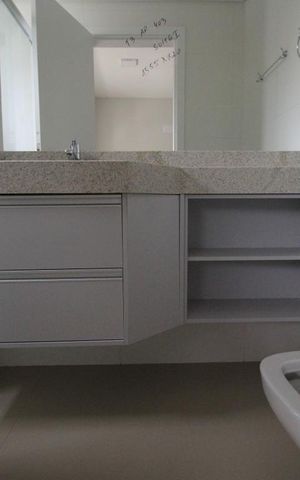 Apartamento para alugar com 76m², 2 quartos e 2 vagasBanheiro do quarto 01