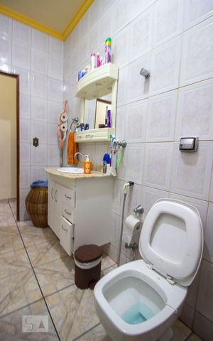 Casa à venda com 290m², 7 quartos e 4 vagasBanheiro 2