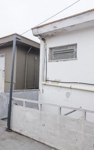 Casa à venda com 219m², 3 quartos e 4 vagas Casa à venda com 219m², 3 quartos e 4 vagasLavanderia