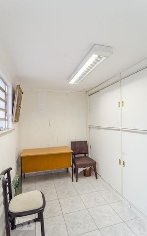Casa à venda com 219m², 3 quartos e 4 vagas Casa à venda com 219m², 3 quartos e 4 vagasQuarto de Serviço