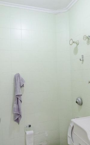 Casa à venda com 219m², 3 quartos e 4 vagas Casa à venda com 219m², 3 quartos e 4 vagasBanheiro de Serviço