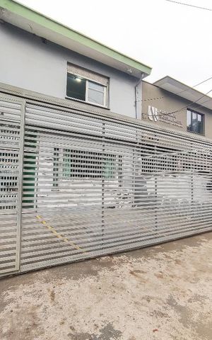 Casa à venda com 219m², 3 quartos e 4 vagas Casa à venda com 219m², 3 quartos e 4 vagasFachada