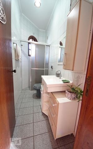 Casa para alugar com 500m², 5 quartos e 3 vagasBanheiro de Serviço