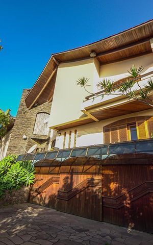 Casa para alugar com 500m², 5 quartos e 3 vagasFachada