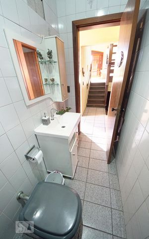 Casa para alugar com 500m², 5 quartos e 3 vagasBanheiro de Serviço