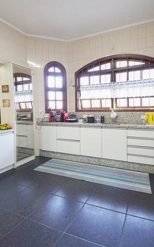 Casa para alugar com 500m², 5 quartos e 3 vagasCozinha