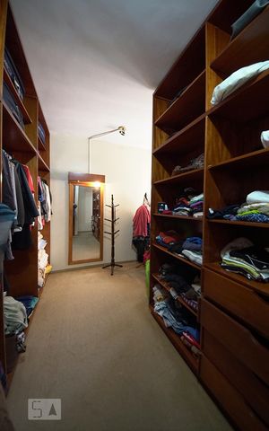 Casa para alugar com 500m², 5 quartos e 3 vagasCloset da suíte