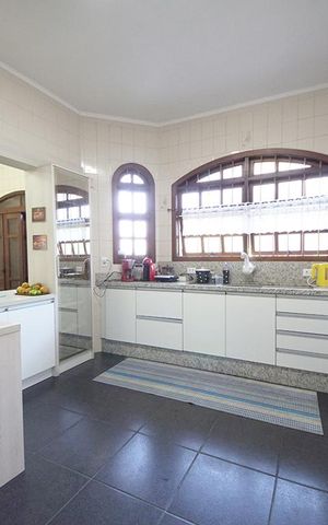 Casa para alugar com 500m², 5 quartos e 3 vagasCozinha