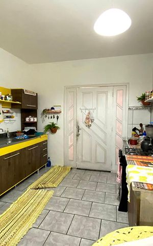 Casa à venda com 230m², 3 quartos e 5 vagas Casa à venda com 230m², 3 quartos e 5 vagasCozinha 1