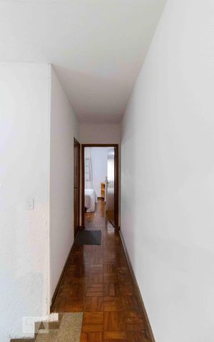 Casa à venda com 150m², 3 quartos e 2 vagasCorredor