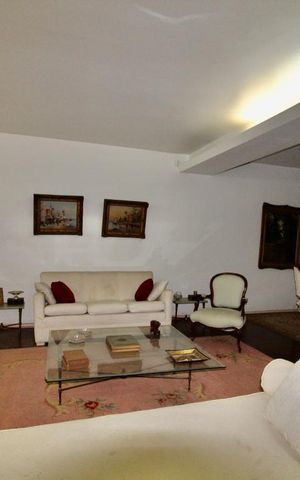 Casa à venda com 1250m², 4 quartos e 4 vagas Casa à venda com 1250m², 4 quartos e 4 vagasSala de Estar
