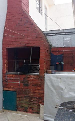 Casa à venda com 150m², 3 quartos e 2 vagas Casa à venda com 150m², 3 quartos e 2 vagasChurrasqueira