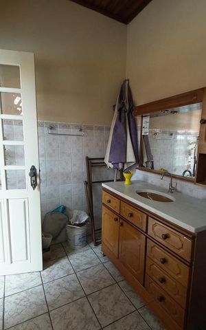Casa à venda com 450m², 5 quartos e 4 vagasBanheiro 3