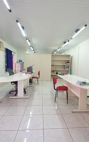 Casa à venda com 450m², 5 quartos e 4 vagasEscritório