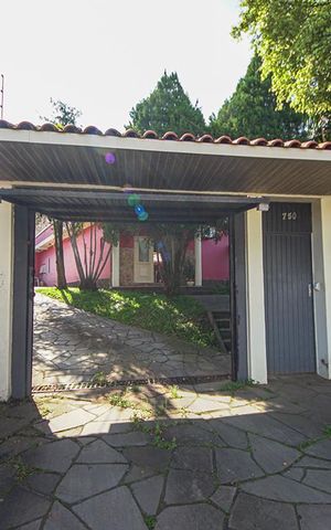 Casa à venda com 450m², 5 quartos e 4 vagasFachada