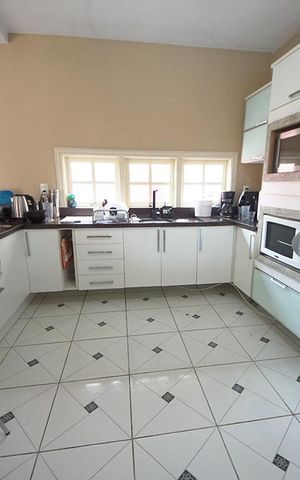 Casa à venda com 450m², 5 quartos e 4 vagasCozinha