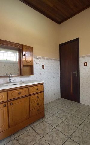 Casa à venda com 450m², 5 quartos e 4 vagasBanheiro 3