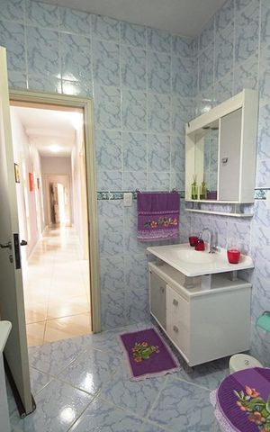 Casa à venda com 450m², 5 quartos e 4 vagasBanheiro 2