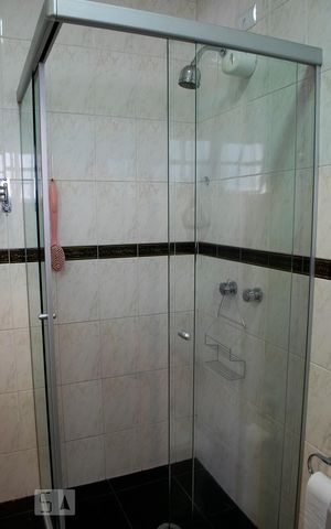 Casa à venda com 347m², 3 quartos e 6 vagasBANHEIRO QUARTO 1