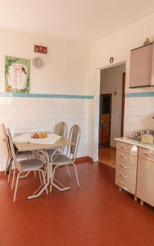 Casa à venda com 250m², 4 quartos e 2 vagas Casa à venda com 250m², 4 quartos e 2 vagasCozinha 2