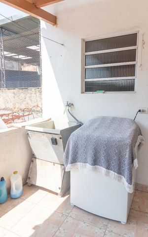 Casa à venda com 250m², 4 quartos e 2 vagas Casa à venda com 250m², 4 quartos e 2 vagasÁrea de serviço