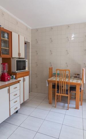 Casa à venda com 250m², 4 quartos e 2 vagas Casa à venda com 250m², 4 quartos e 2 vagasCozinha