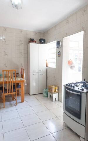 Casa à venda com 250m², 4 quartos e 2 vagas Casa à venda com 250m², 4 quartos e 2 vagasCozinha