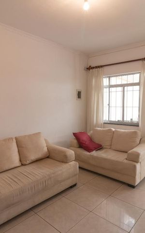 Casa à venda com 250m², 4 quartos e 2 vagas Casa à venda com 250m², 4 quartos e 2 vagasSala