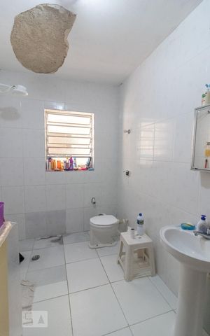 Casa à venda com 250m², 4 quartos e 2 vagas Casa à venda com 250m², 4 quartos e 2 vagasBanheiro 2