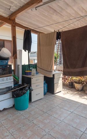 Casa à venda com 250m², 4 quartos e 2 vagas Casa à venda com 250m², 4 quartos e 2 vagasÁrea de serviço